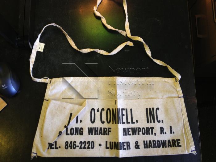 apron (protective wear)