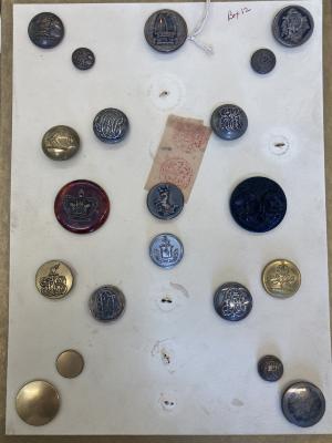Buttons (fasteners)