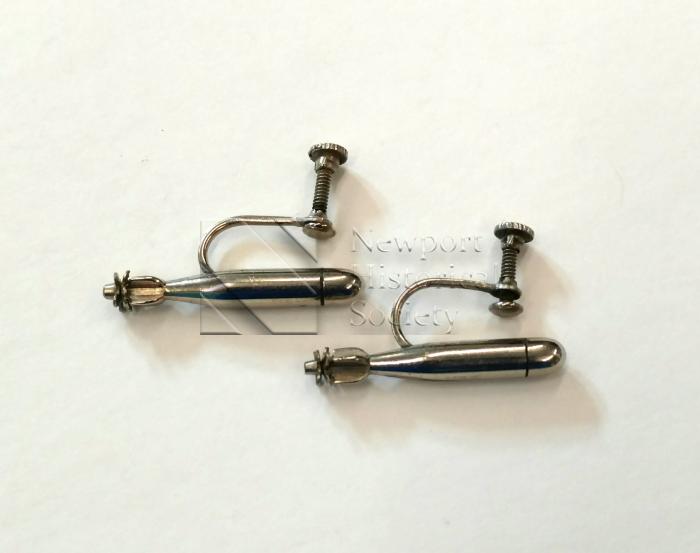 Earrings (jewelry)