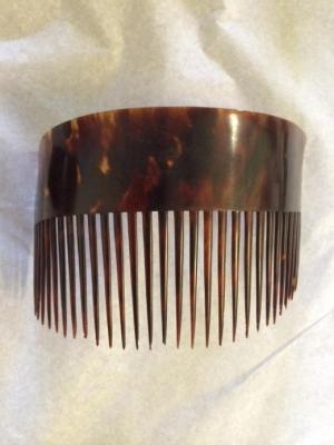 Comb (hair ornament)